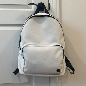 ADORABLE LULULEMON BACKPACK! The cutest white+black bag you can’t find anywhere!